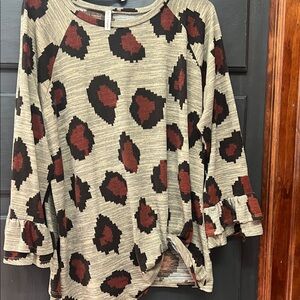 Chic Leopard Print Blouse with Ruffle Sleeves